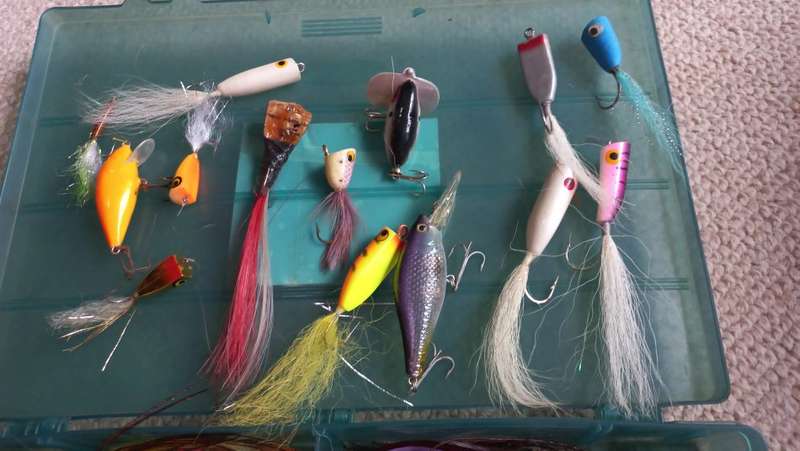 VERY EXPENSIVE LOT OF MORE THAN 100 FISHING FLIES MOSTLY SUPERB AND FOR SALT WATER