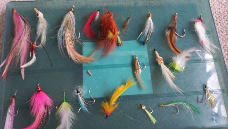VERY EXPENSIVE LOT OF MORE THAN 100 FISHING FLIES MOSTLY SUPERB AND FOR SALT WATER