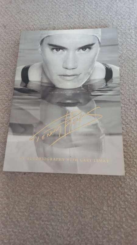 SCARCE SIGNED BOOK " PENNY HEYNS " SIGNED BY THE LEGEND SWIMMER