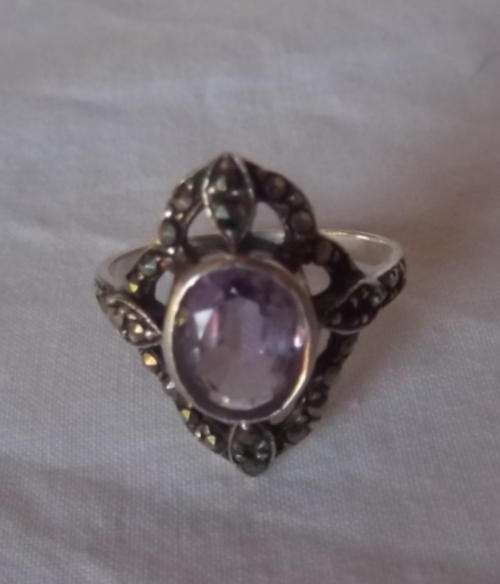 LOVELY VINTAGE SILVER MARQUIZITE AND AMETHYST RING
