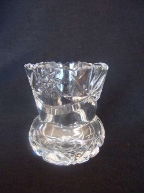 GORGEOUS ROUND CRYSTAL POSY VASE  6 CM HIGH