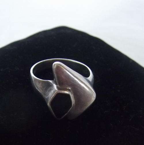 A LOVELY SILVER AND ONYX RING - HAND CRAFTED ORIGINAL
