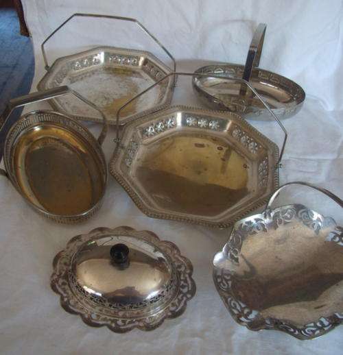 COLLECTION OF 6 SILVER PLATED ITEMS INCLUDING A LOVELY BUTTER DISH WITH AN INNER