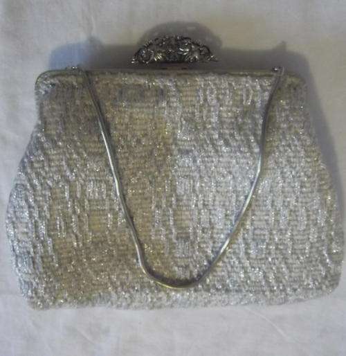 CLASSY SILVER EVENING BAG WITH A STUUUNING CLASP