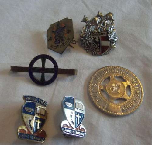 COLLECTION OF BADGES