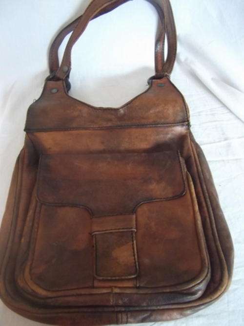 COMFORTABLE LEATHER HANDBAG - SATCHEL SHAPED, BE AN EXCELLENT TRAVELING BAG - FROM SOUTH AMERICA