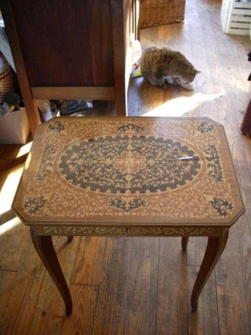 GORGEOUS INLAID NEEDLEWORK BOX AND TABLE WITH MUSICAL WORKS AND WORKING LOCK - STUNNING