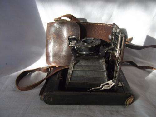VINTAGE KODAK CONCERTINA FOLD POCKET CAMERA