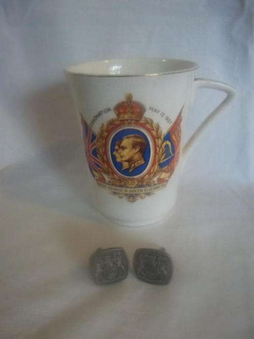 I HAVE NEVER BEEN TO ROODEPOORT IN ALL MY TRAVELS - YET I HAVE THESE TWO ITEMS IN MY HOUSE PRESENTED