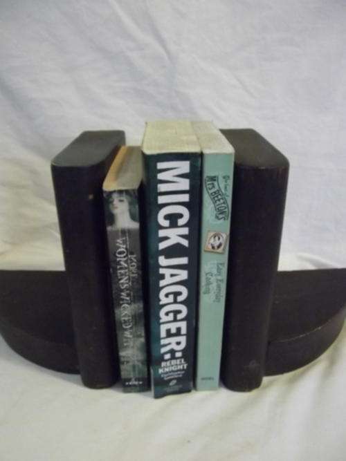 STUNNING HEAVY WOODEN BOOK BOOK -ENDS