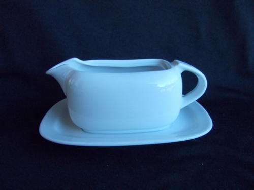 ROYAL AVON PERFECTLY ELEGANT GRAVY BOAT  AS NEW