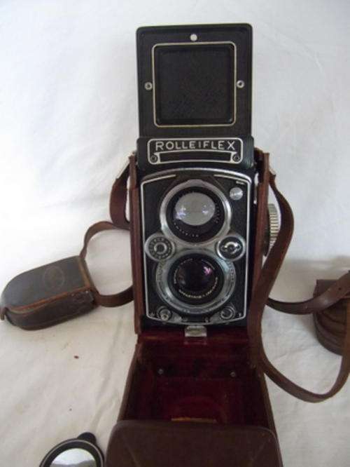 THIS STUNNING ROLLEIFLEX CAMERA IS A MUST FOR ANY PHOTOGRAPHY COLLECTOR