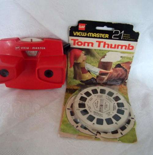 A VIEW FINDER IN VERY GOOD CONDITION WITH 3 TOM THUMB  1 ALICE IN WONDERLAND AND 2 DISCOVER THE WORL