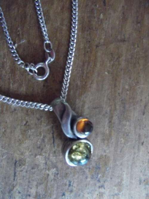 STUNNING GREEN AND HONEY AMBER SET IN SILVER - PENDANT AND CHAIN