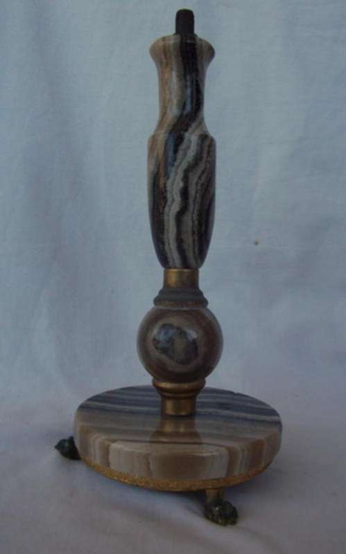 A STUNNING MARBLE AND BRASS TABLE LAMP