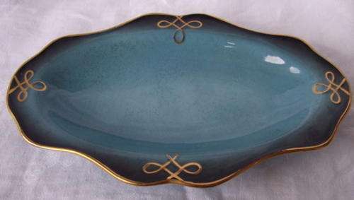 A LOVELY "BLEU ROYALE" CARLTON WARE DISH - MADE IN ENGLAND -