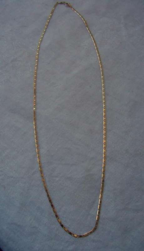 STUNNING 9 CT GOLD CHAIN - REALLY PRETTY - FLAT LYING LINKS