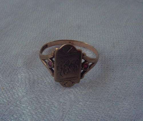 A GORGEOUS SENTIMENTAL RUBY AND 9 CT GOLD SIGNET RING - LET YOUR JEWELER PUT YOUR OWN MONOGRAM ON.