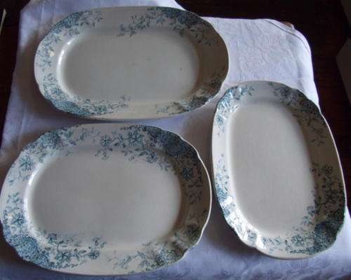 A BEAUTIFUL TRIO   ONE EXTRA LARGE, ONE LARGE AND A MEDIUM   MADE BY BELGRAVE IN STAFFORDSHIRE ENGLA