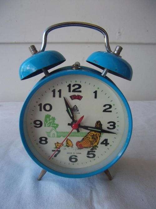 AN ALARM CLOCK FULL OF CHICKENS