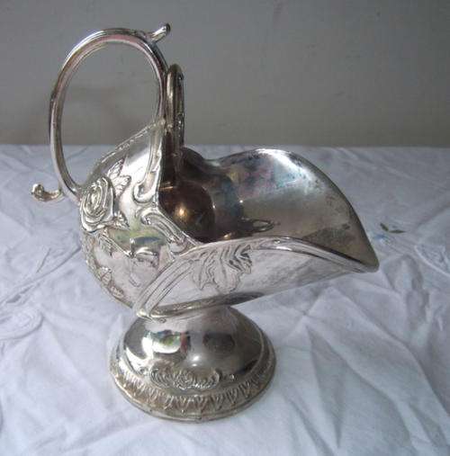 LOVELY AND ORNATE S/P SUGAR BASIN WITH SCOOP