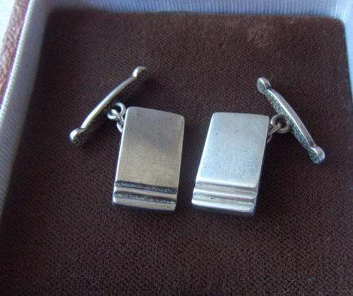 A GORGEOUS PAIRS OF SILVER CUFF LINKS
