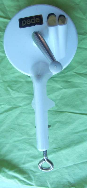 A VINTAGE GREEN BEAN SLICER - MADE BY PEDE - EUROPEAN