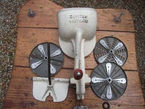 JUPITER VICTORIA WROUGHT IRON CUTTER - JUST GORGEOUS