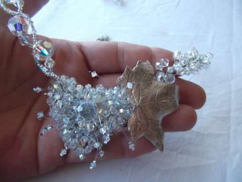 GORGEOUS CRYSTAL NECLACE AND EARRINGS