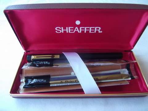 SHEAFFER 14 CARAT GOLD NIP FOUNTAIN PEN WITH 4 NEW CARTRIDGES - NEVER BEEN USED