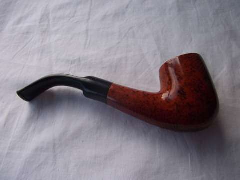DECENT WOODEN PIPE - NEVER BEEN USED