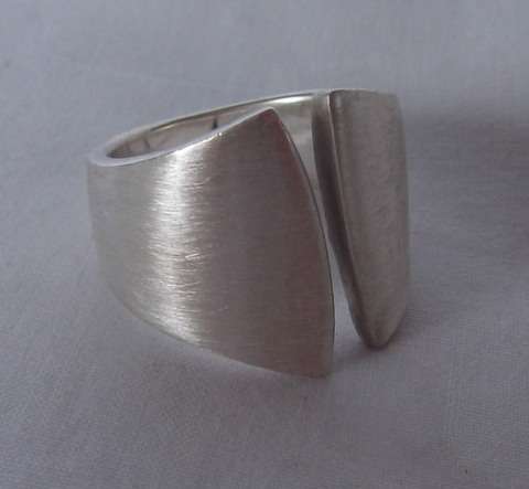 STUNNING AND HEAVY  - BRUSHED STERLING SILVER RING -  BEAUTIFUL DESIGN