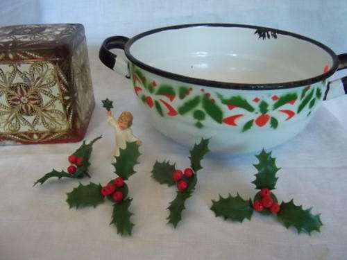 CHRISTMAS ENAMEL DISH AND AN OLD TIN WITH SOME CHRISTMAS CAKE DECORATIONS