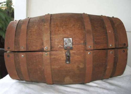 OAK VICEROY BRANDY BARREL THAT CAN OPEN AND CLOSE - STORAGE CHEST OR INSTANT BAR STUNNING ITEM