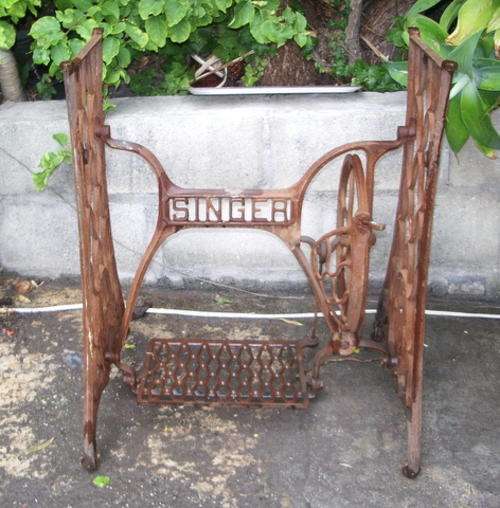 OLD WROUGHT IRON SINGER SEWING MACHINE BASE