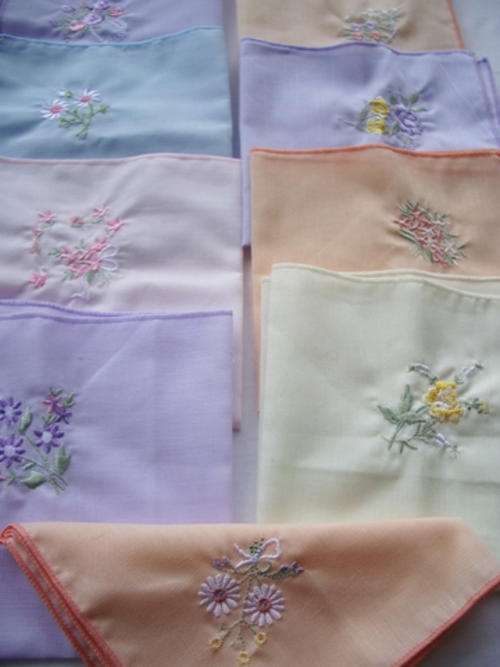 NINE PRETTY EMBROIDERED HANDKERCHIEFS - AS NEW!