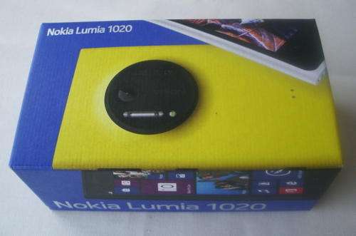 NOKIA LUMIA 1020 BRAND NEW - UNWANTED GIFT - MADE TWO PHONECALLS - POSTAGE INCLUDED