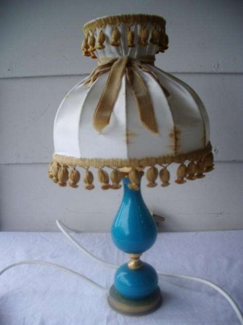 GORGEOUS TURQOUISE GLASS SIDE LAMP WITH GOLD DETAIL