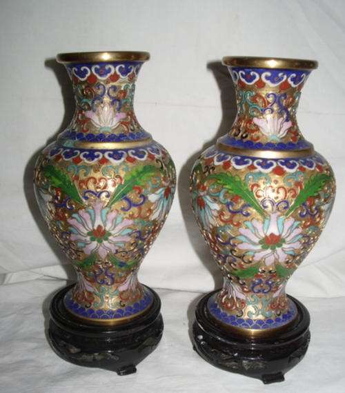 A PAIR OF GORGEOUS CLOISONNE VASES ON WOODEN STANDS - RELIST DUE TO NON PAYMENT