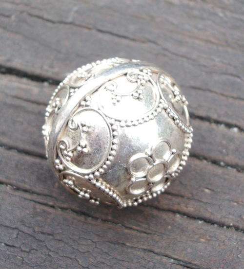 LOVELY ANTIQUE LOOKING STERLING SILVER CHIME BALL