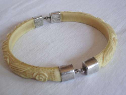 LOVELY HAND CARVED IVORY BANGLE WITH SILVER JOINS