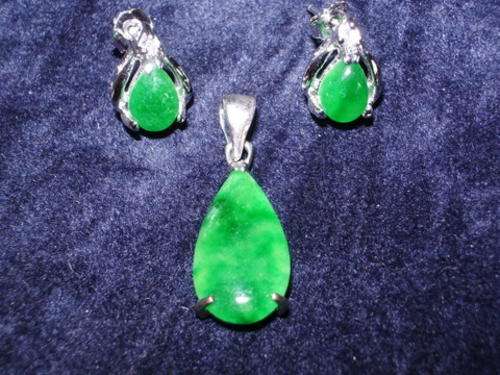 18 CT GOLD PLATED JADE EARRINGS WITH LITTLE CZ STONES