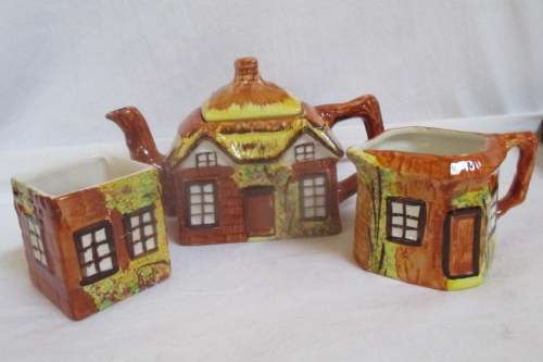 ENGLISH HOUSEY TEAPOT SET - IRRESISTABLE