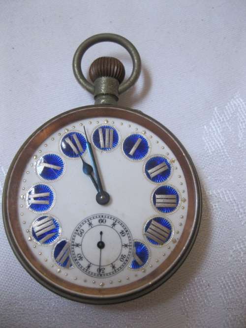 LARGE TRAVELING CLOCK IN A HALLMARKED SILVER CASE. WORKING AND GOOD CONDITION
