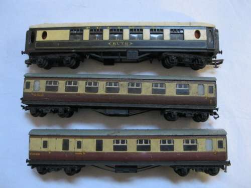 TRIANG PULLMAN AND TWO DUBLO CARRIAGES - NICELY AGED FOR THE AUTHENTIC LOOK