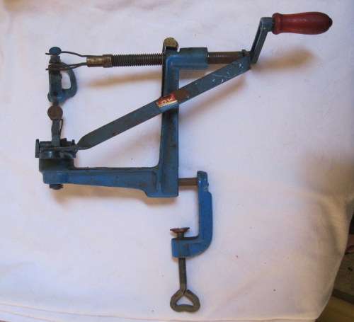 VINTAGE PEACH PEELER IN GOOD CONDITION