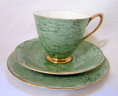 Royal Albert Gossamer Trio  In a perfect condition.