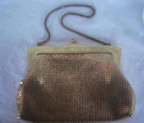 LOVELY GOLD MESH EVENING BAG