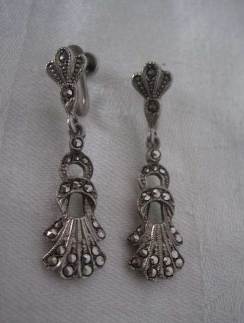 DELIGHTFULLY DAINTY MARQUIZITE EARRINGS / VINTAGE