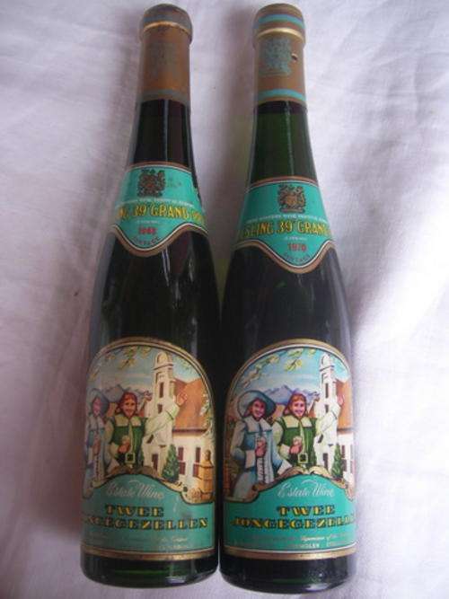 FOR THE WINE COLLECTOR: 2 X TWEE JONGEGEZELEN 1968 & 1970 SEALED
